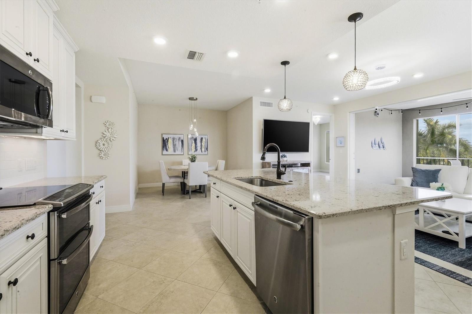 395 ARUBA CIR #303 — photo 12