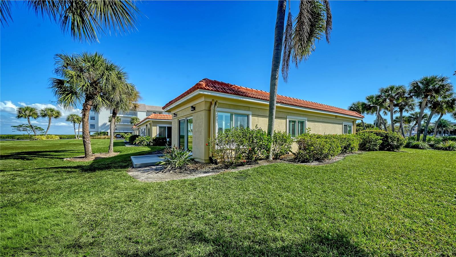4750 GULF OF MEXICO DR #Villa 8 — photo 2
