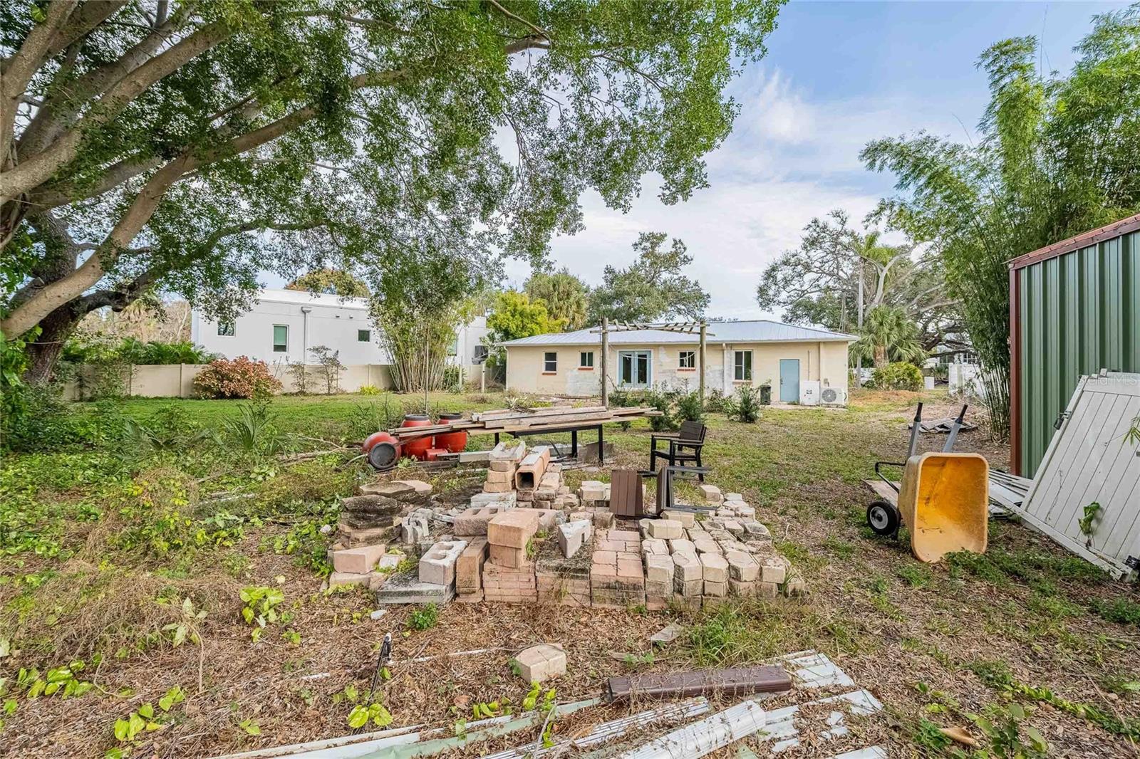6213 SANDERS DR — photo 16