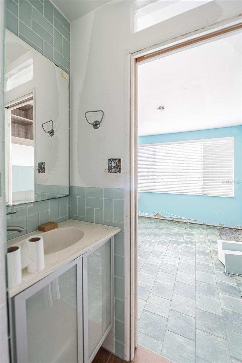 6213 SANDERS DR — photo 34