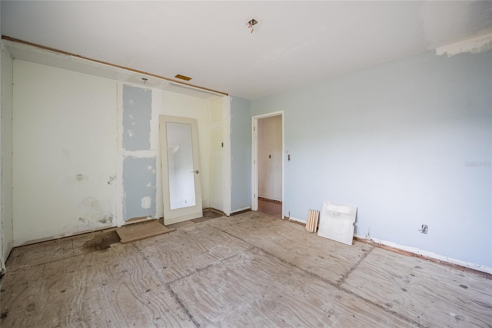 6213 SANDERS DR — photo 36