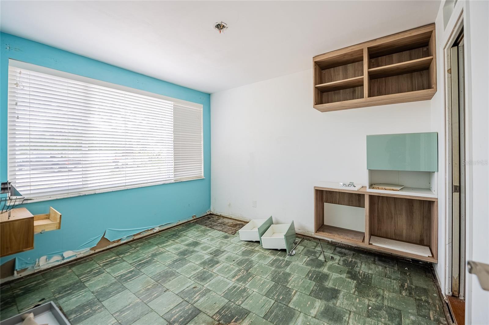 6213 SANDERS DR — photo 30