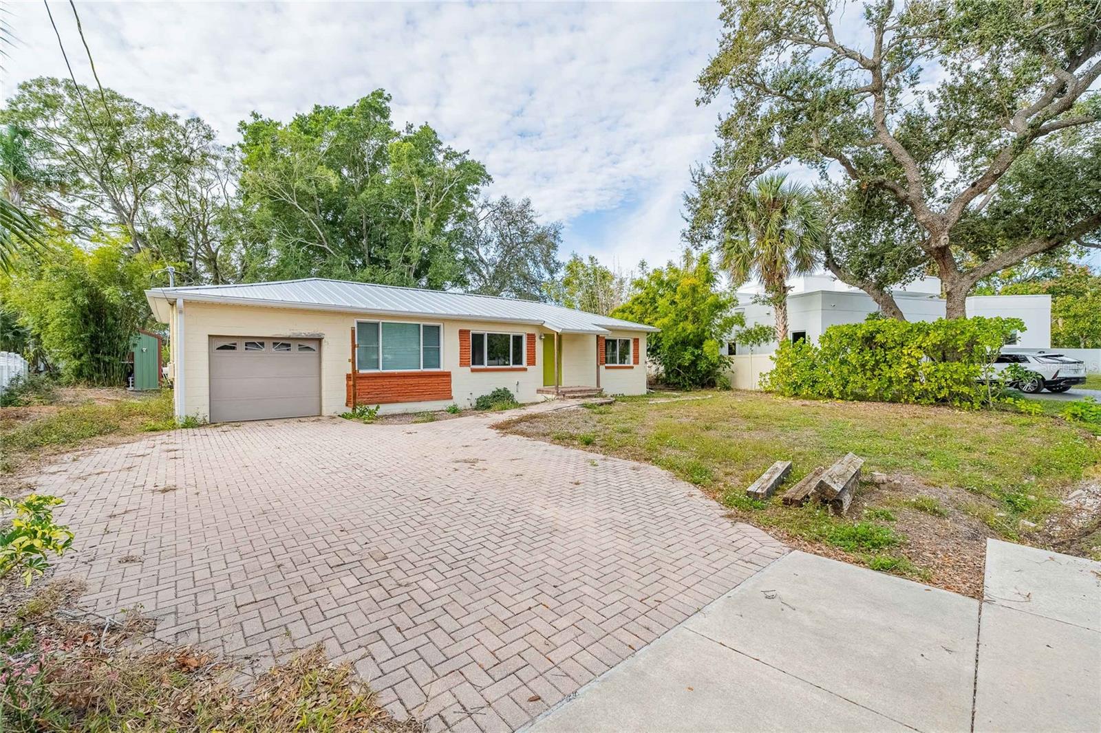 6213 SANDERS DR — photo 11