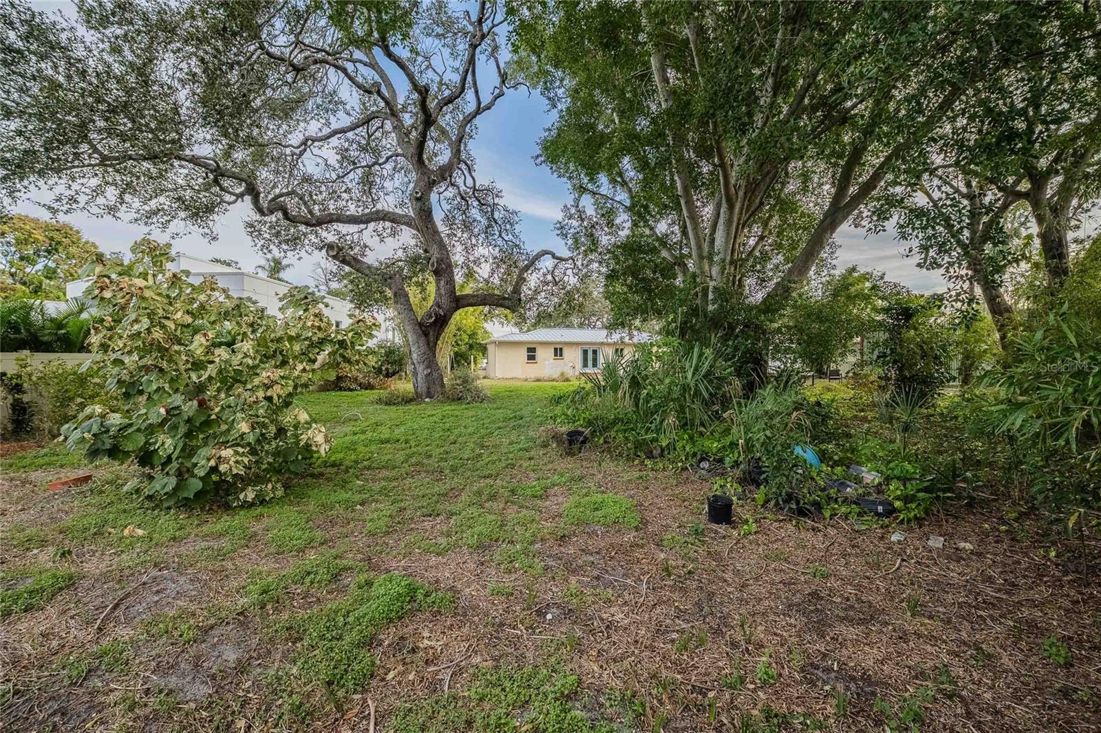 6213 SANDERS DR — photo 13