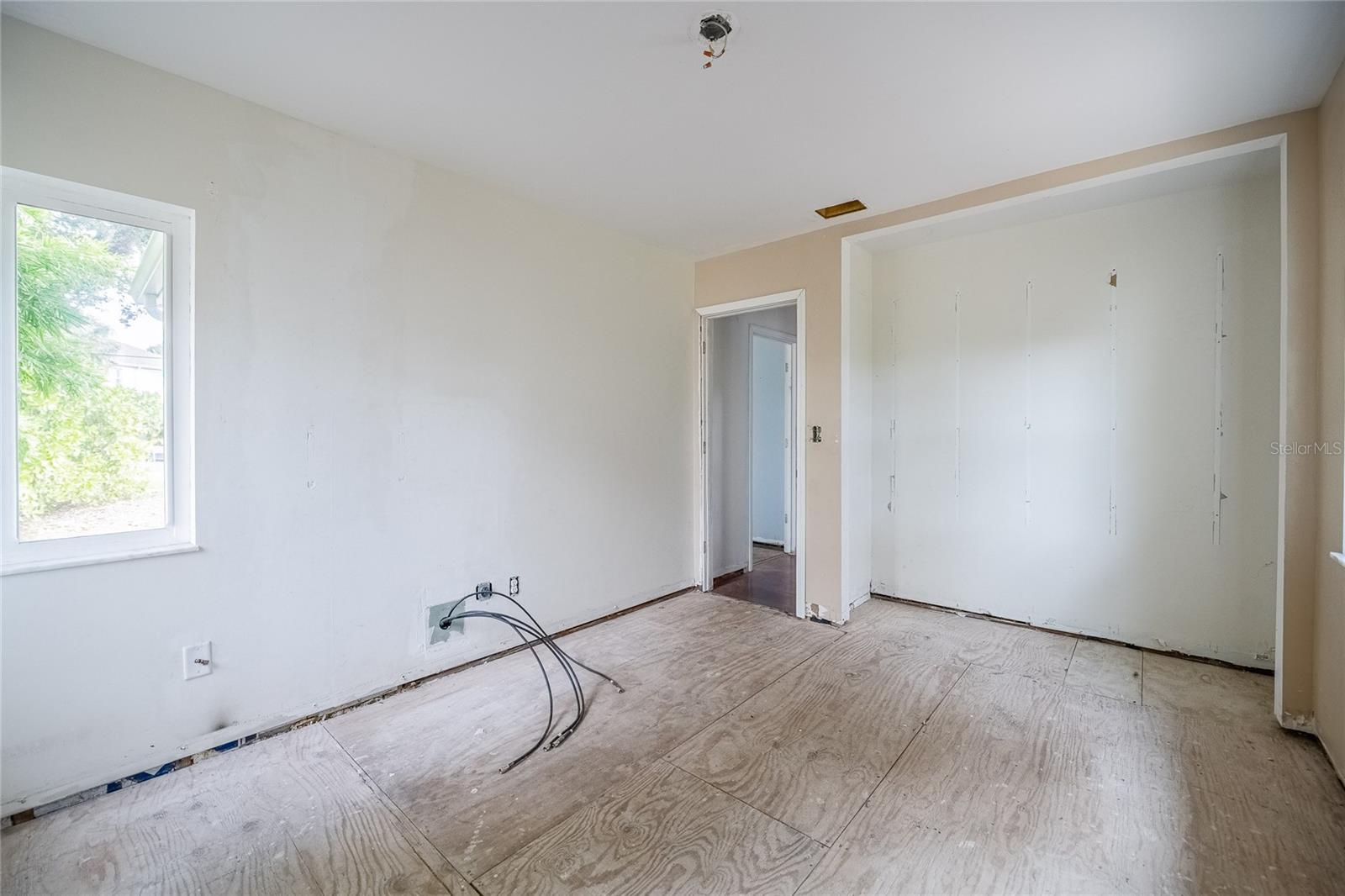 6213 SANDERS DR — photo 36