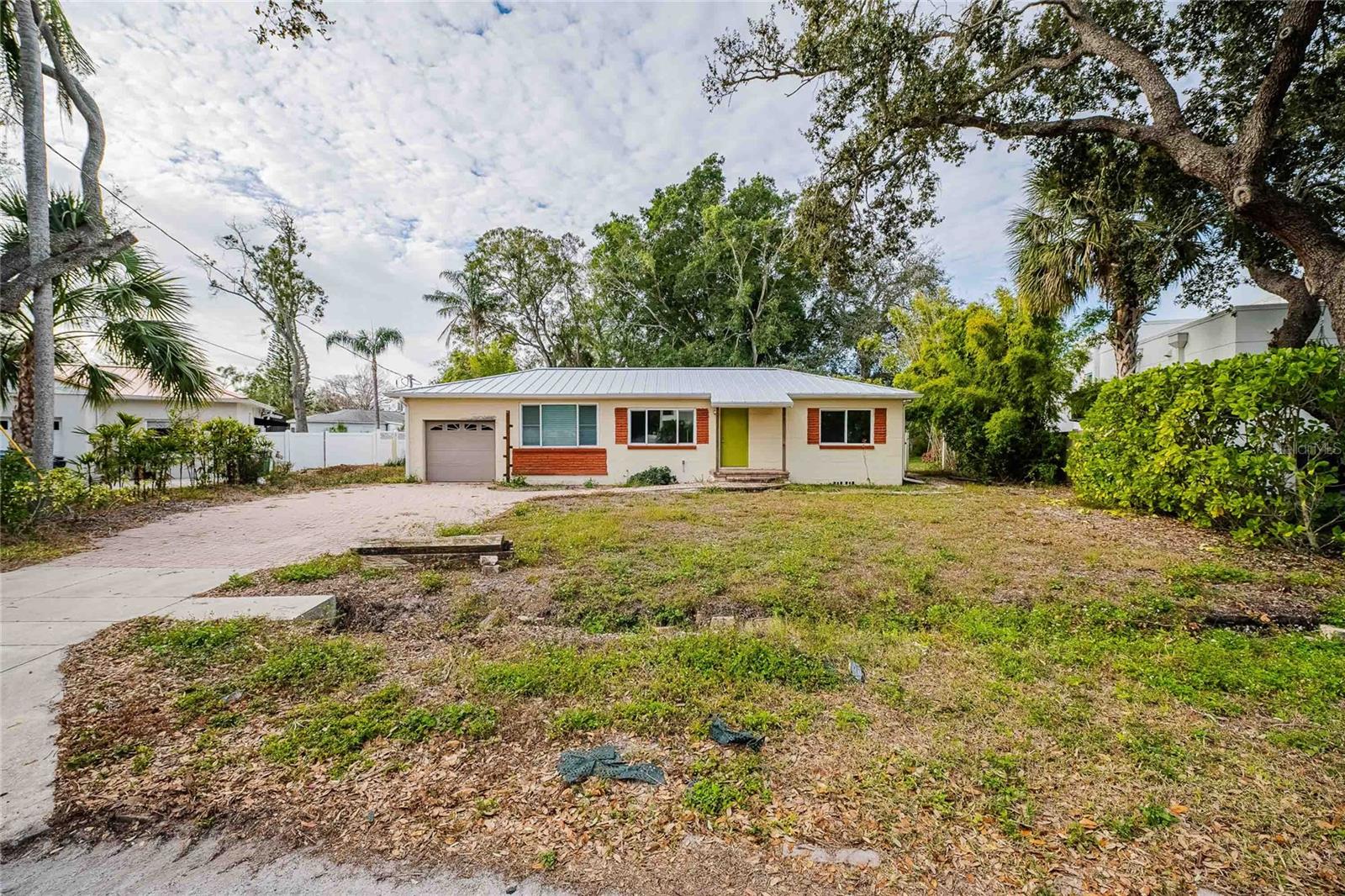 6213 SANDERS DR — photo 2
