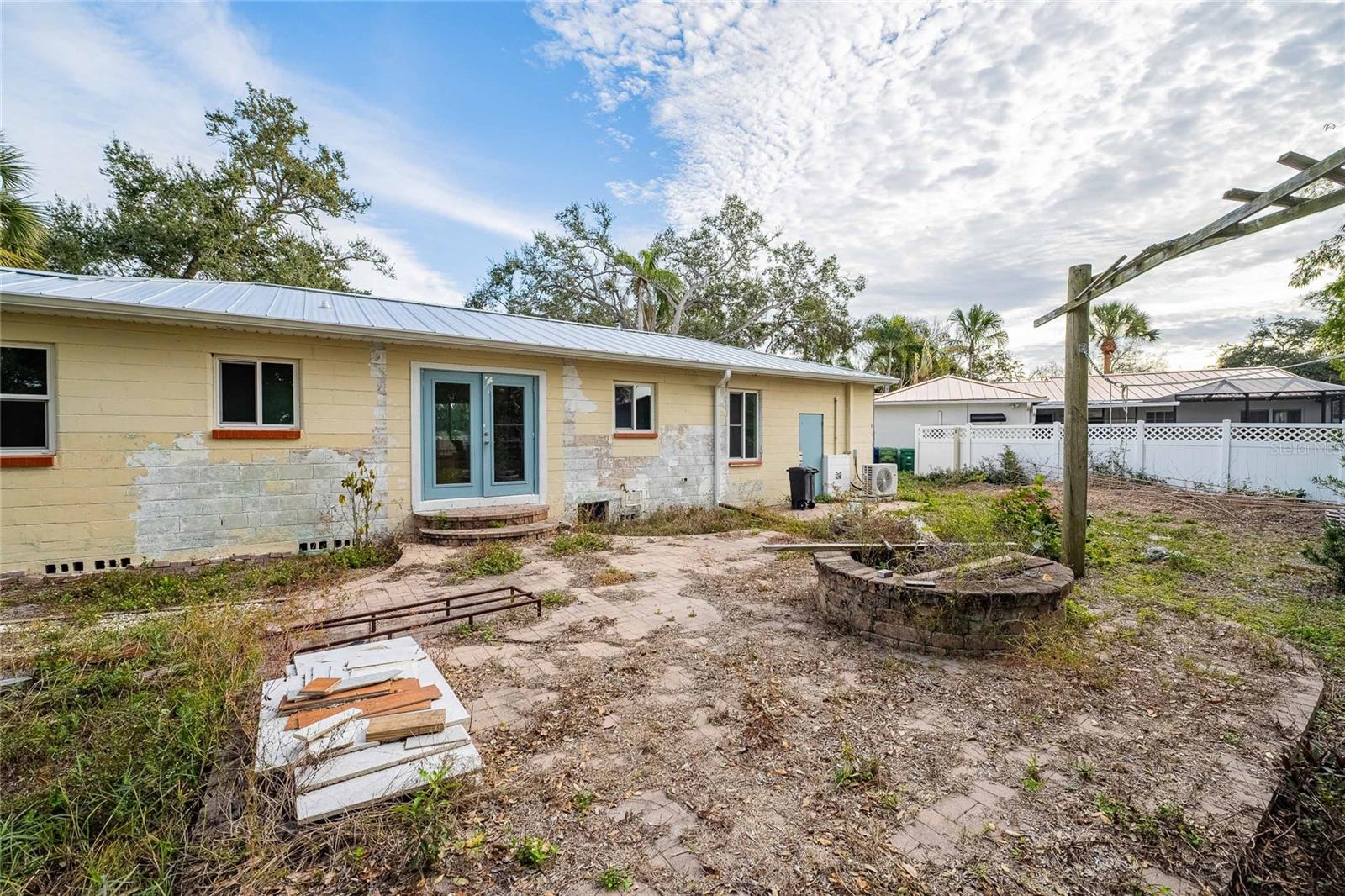 6213 SANDERS DR — photo 11