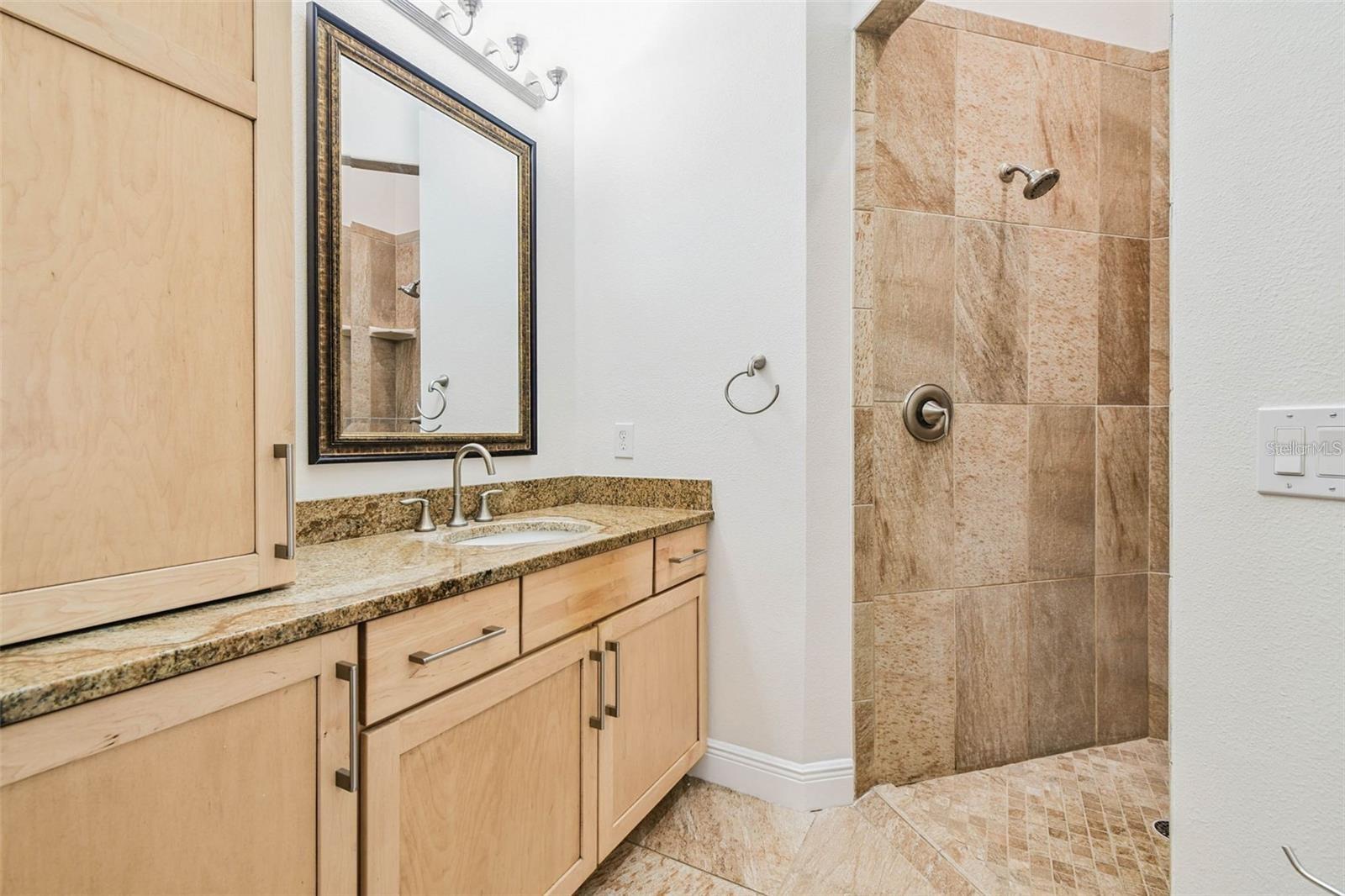 3215 GULF CITY RD — photo 40