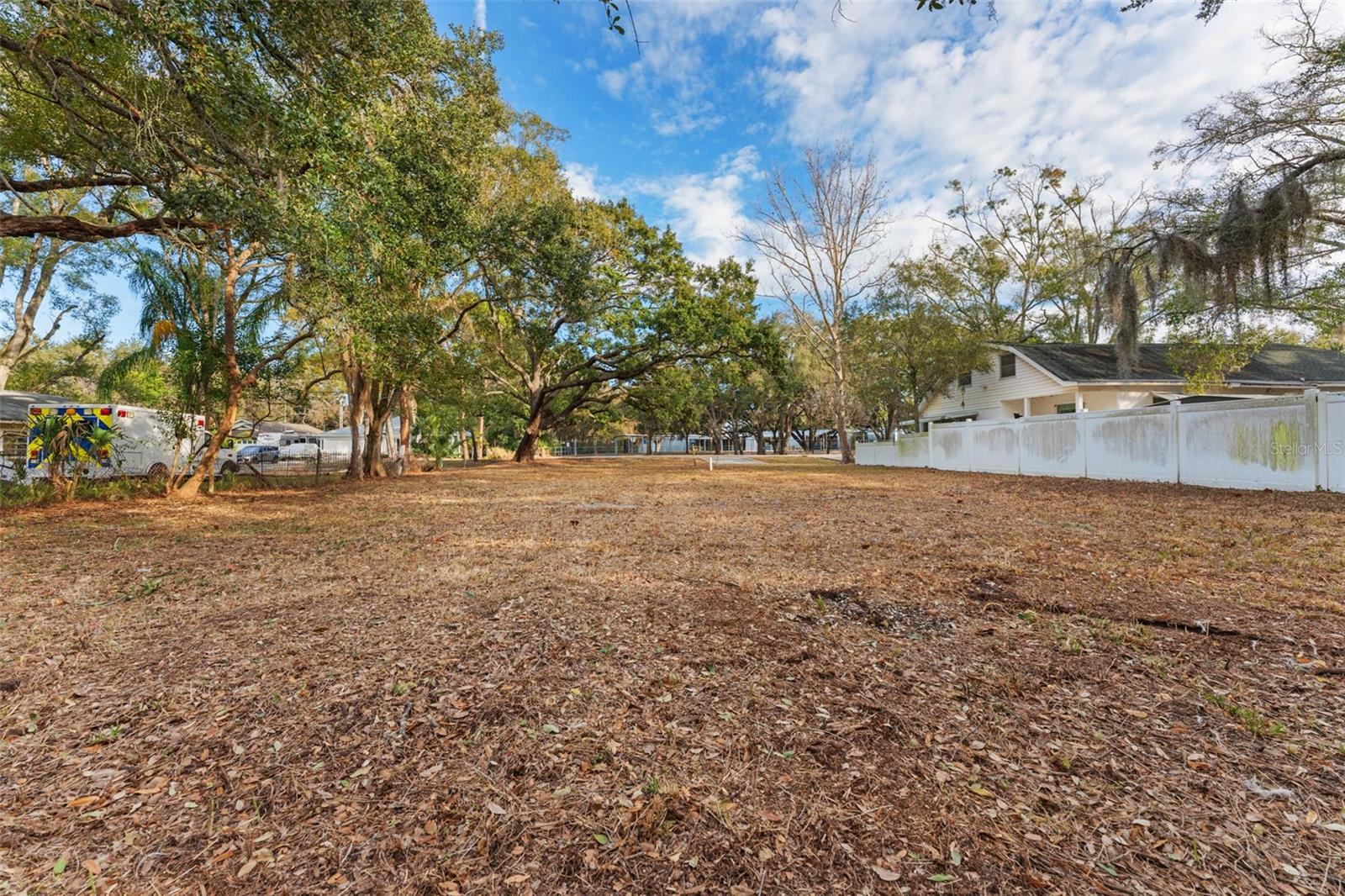 503 BUCKINGHAM AVE W — photo 3