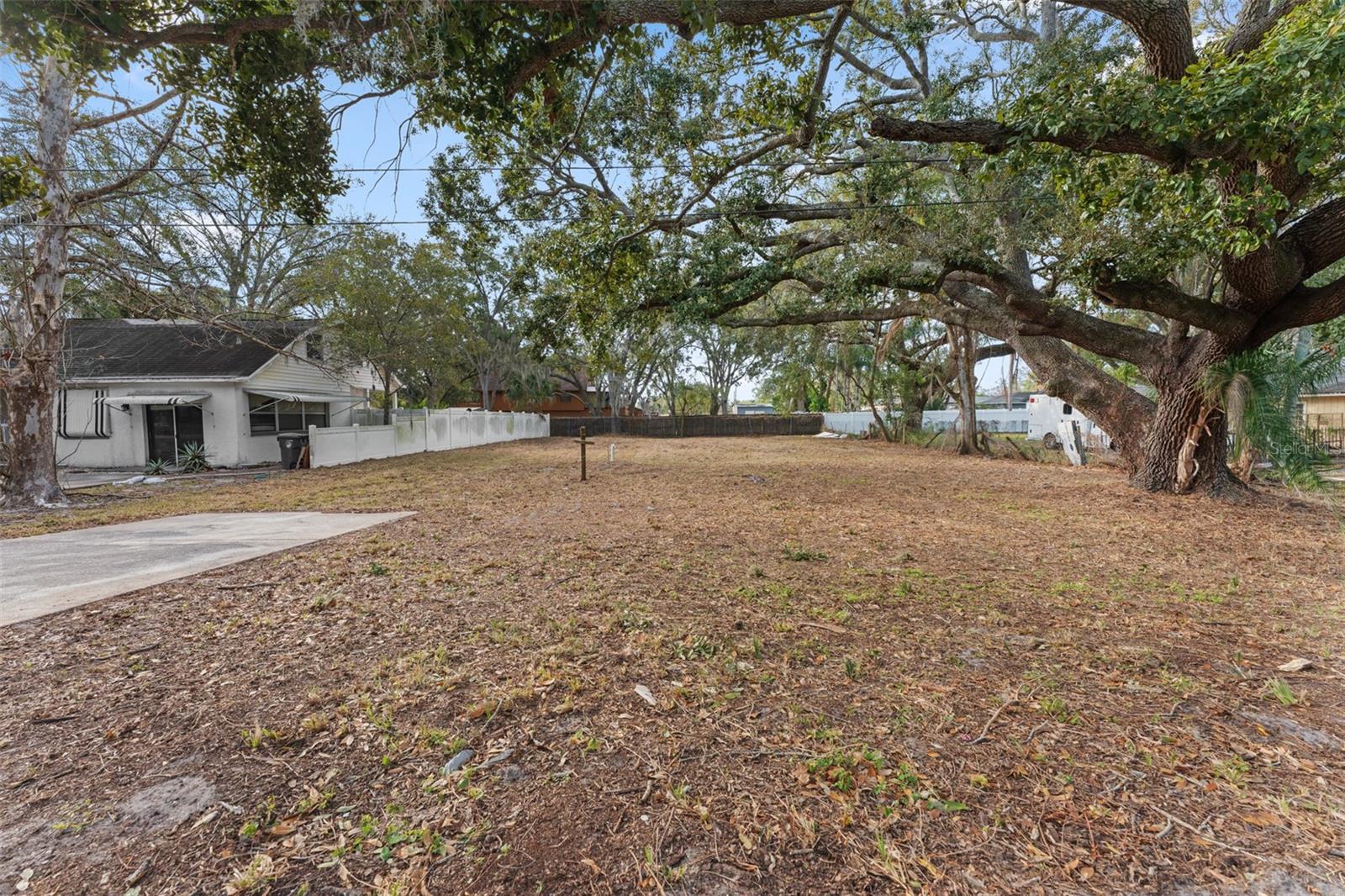 503 BUCKINGHAM AVE W — photo 4