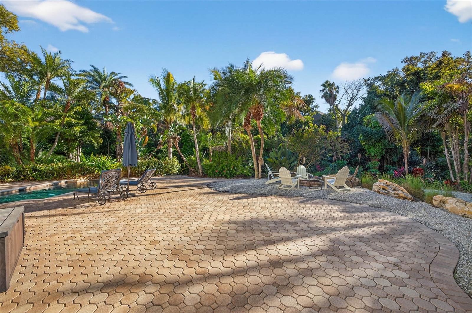 1581 ALEXANDER RD — photo 38
