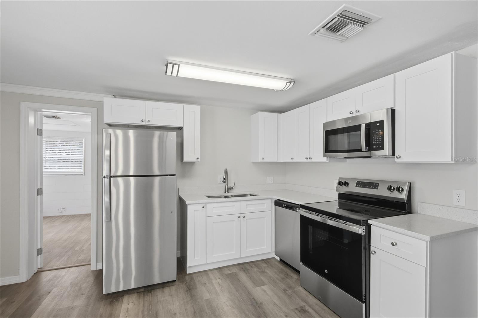 7410 MAKO DR — photo 8