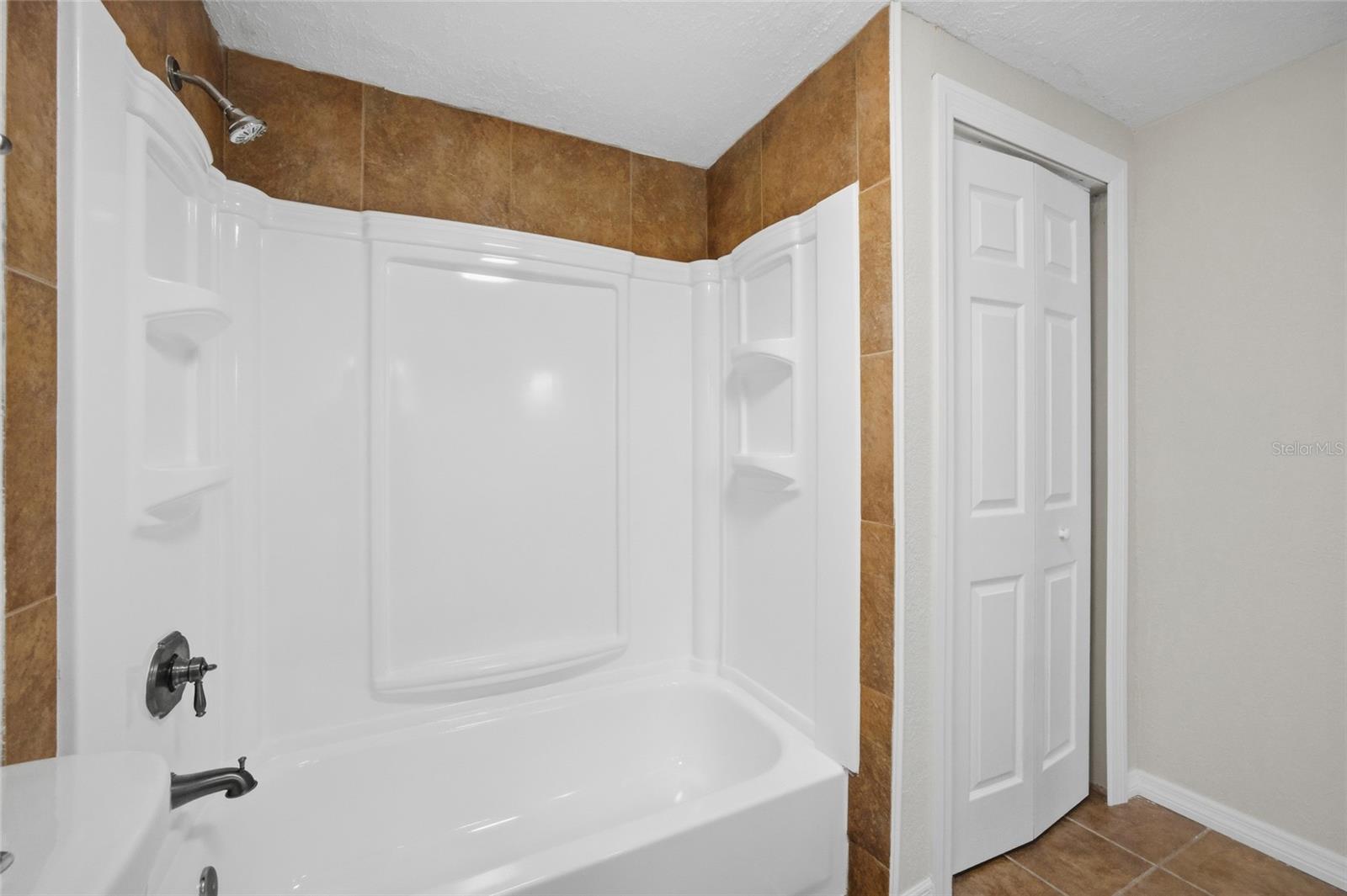 7410 MAKO DR — photo 12