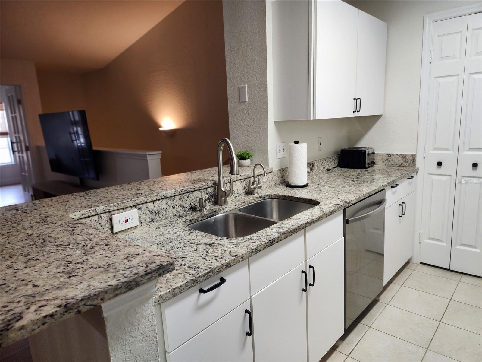 8926 MANOR LOOP CIR #201 B — photo 9