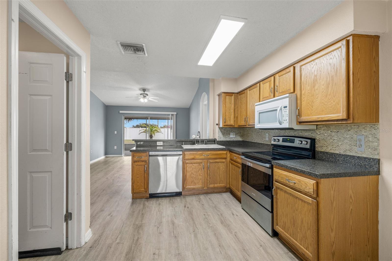 6114 SCHOOL HOUSE CT — photo 8