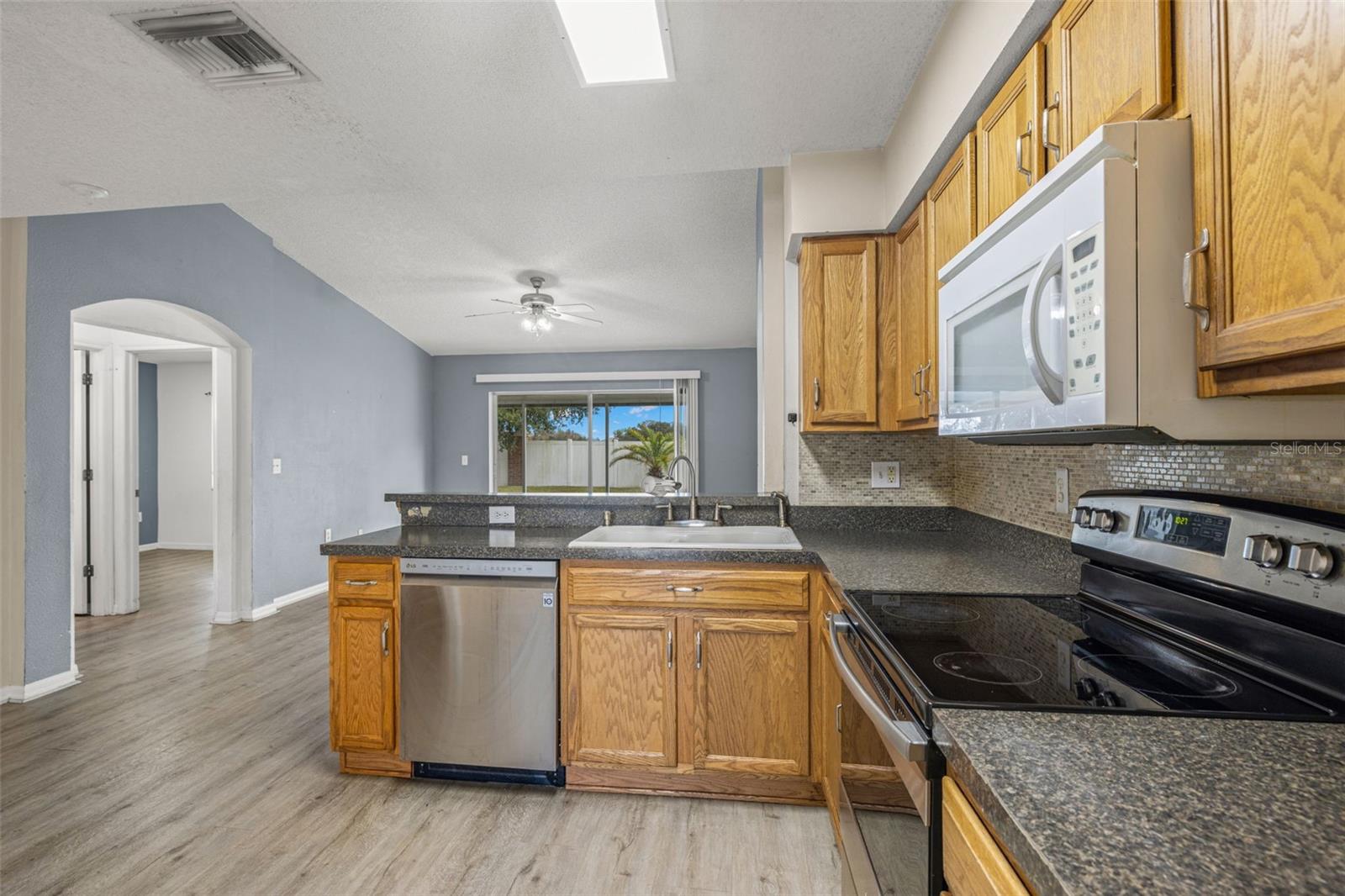 6114 SCHOOL HOUSE CT — photo 10