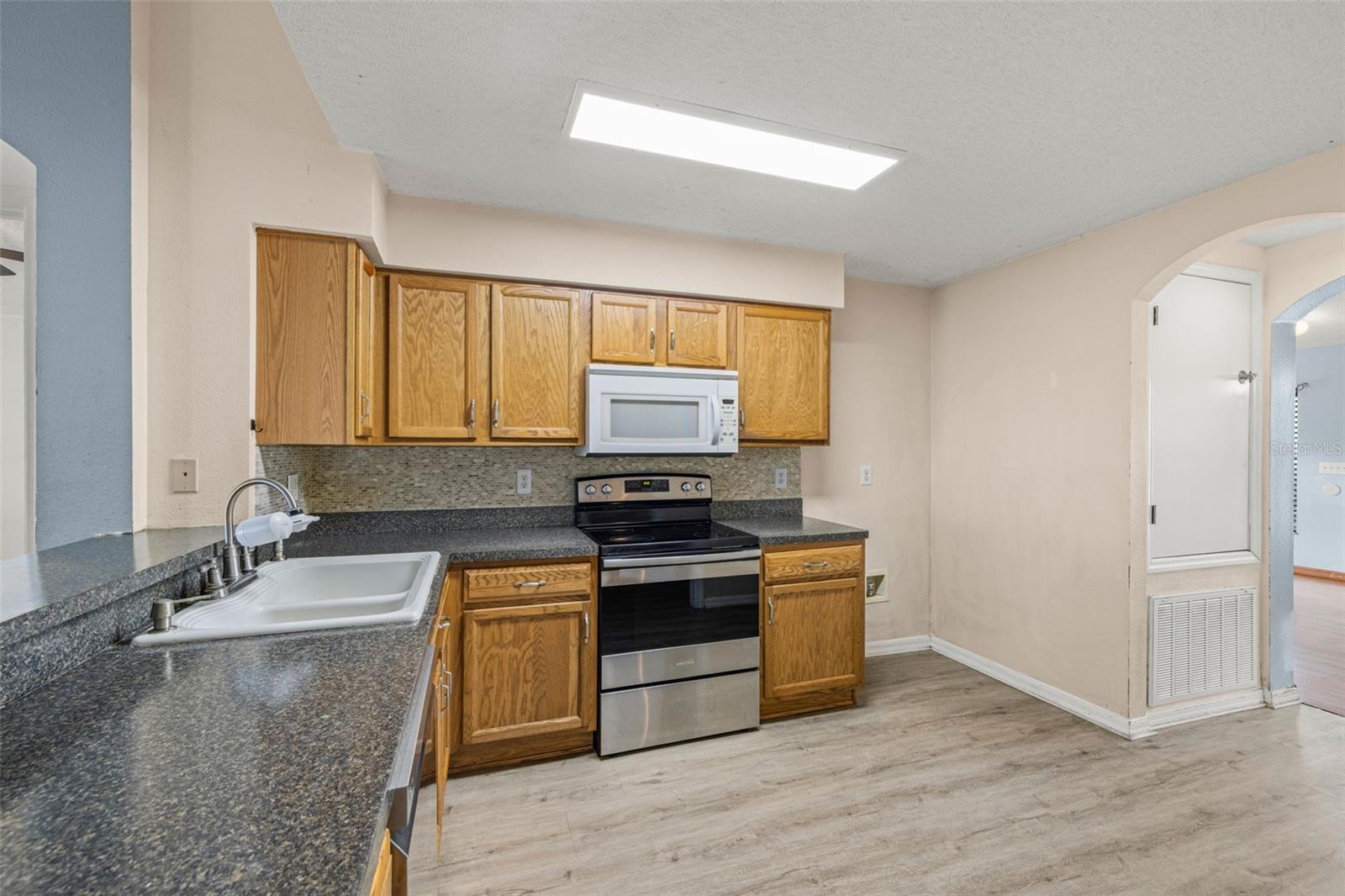 6114 SCHOOL HOUSE CT — photo 9