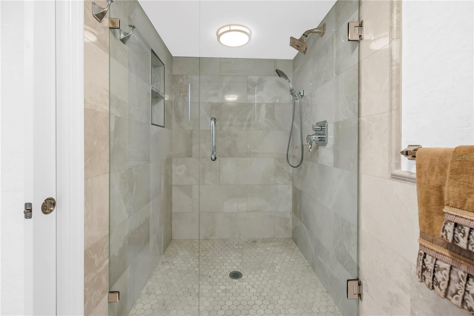 6020 SHORE BLVD S #712 — photo 32