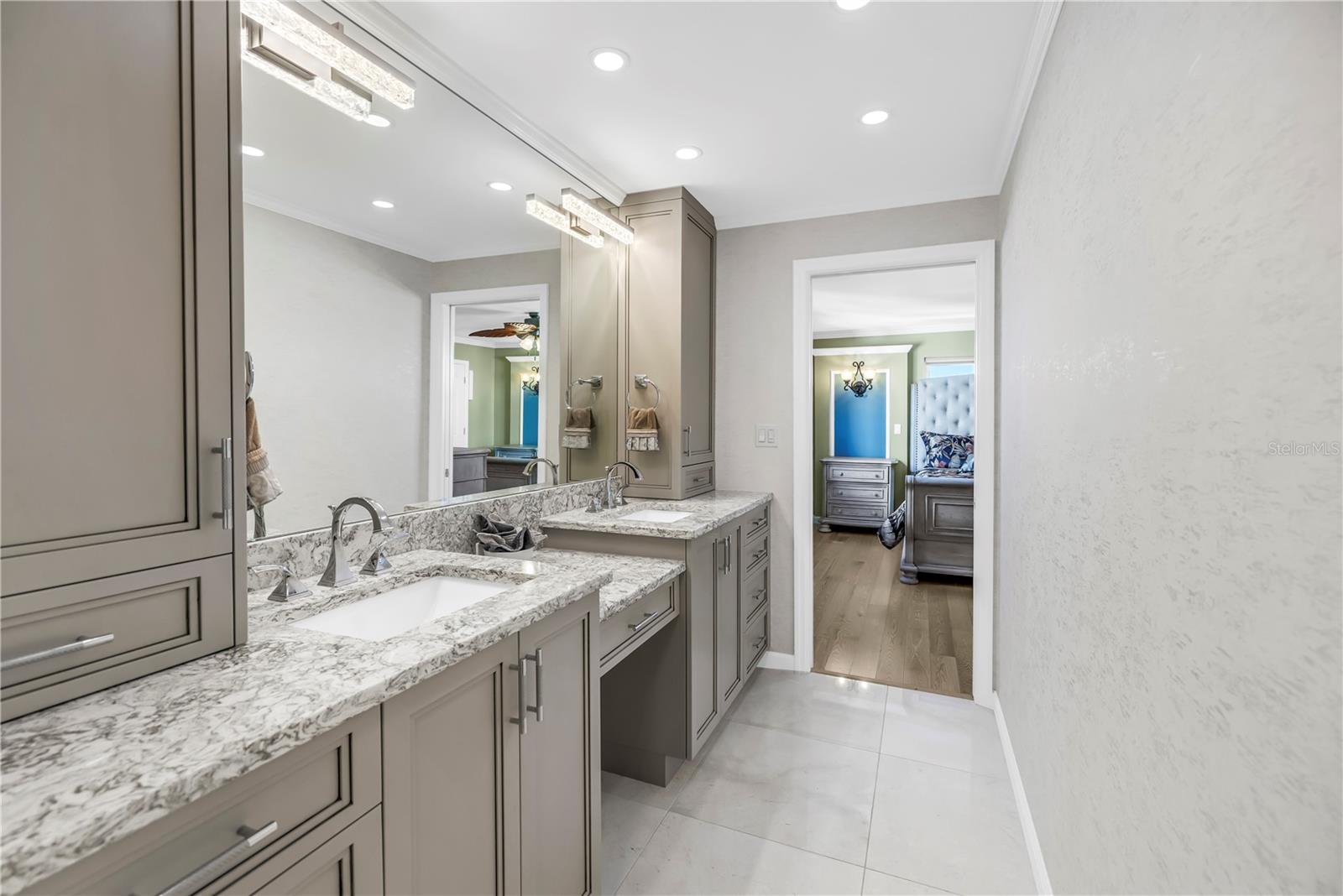 6020 SHORE BLVD S #712 — photo 30