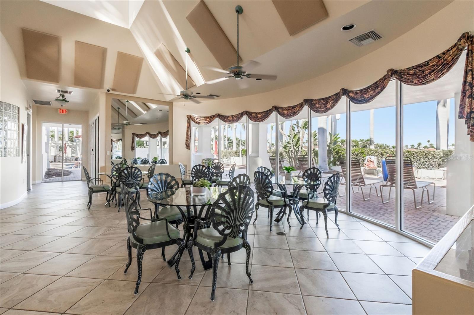 6105 BAHIA DEL MAR CIR #686 — photo 33