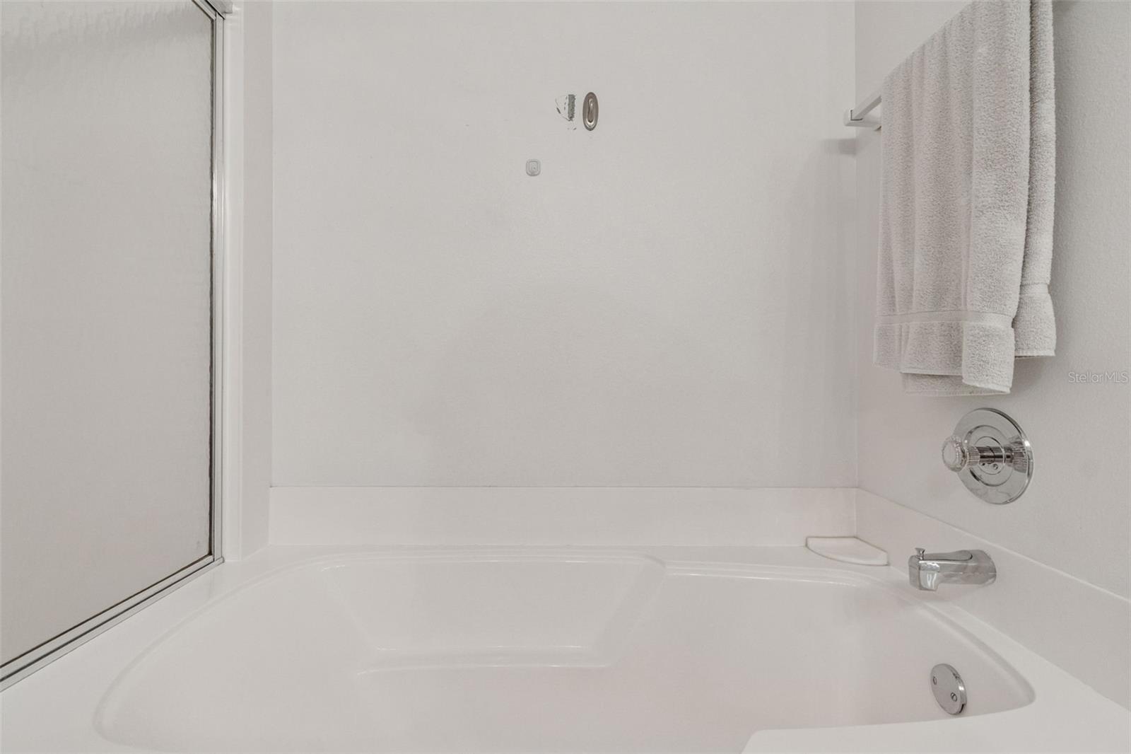 6105 BAHIA DEL MAR CIR #686 — photo 25