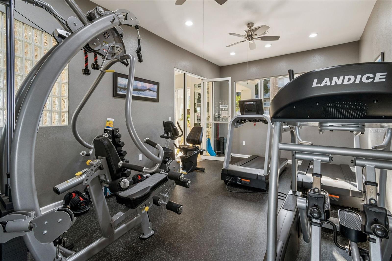 6105 BAHIA DEL MAR CIR #686 — photo 32