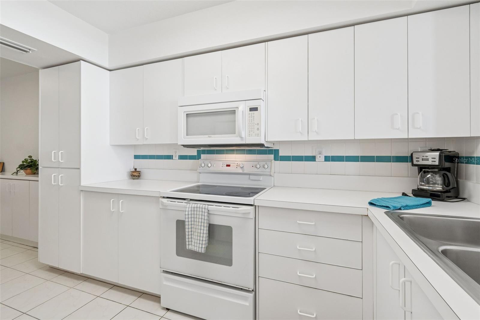 6105 BAHIA DEL MAR CIR #686 — photo 16