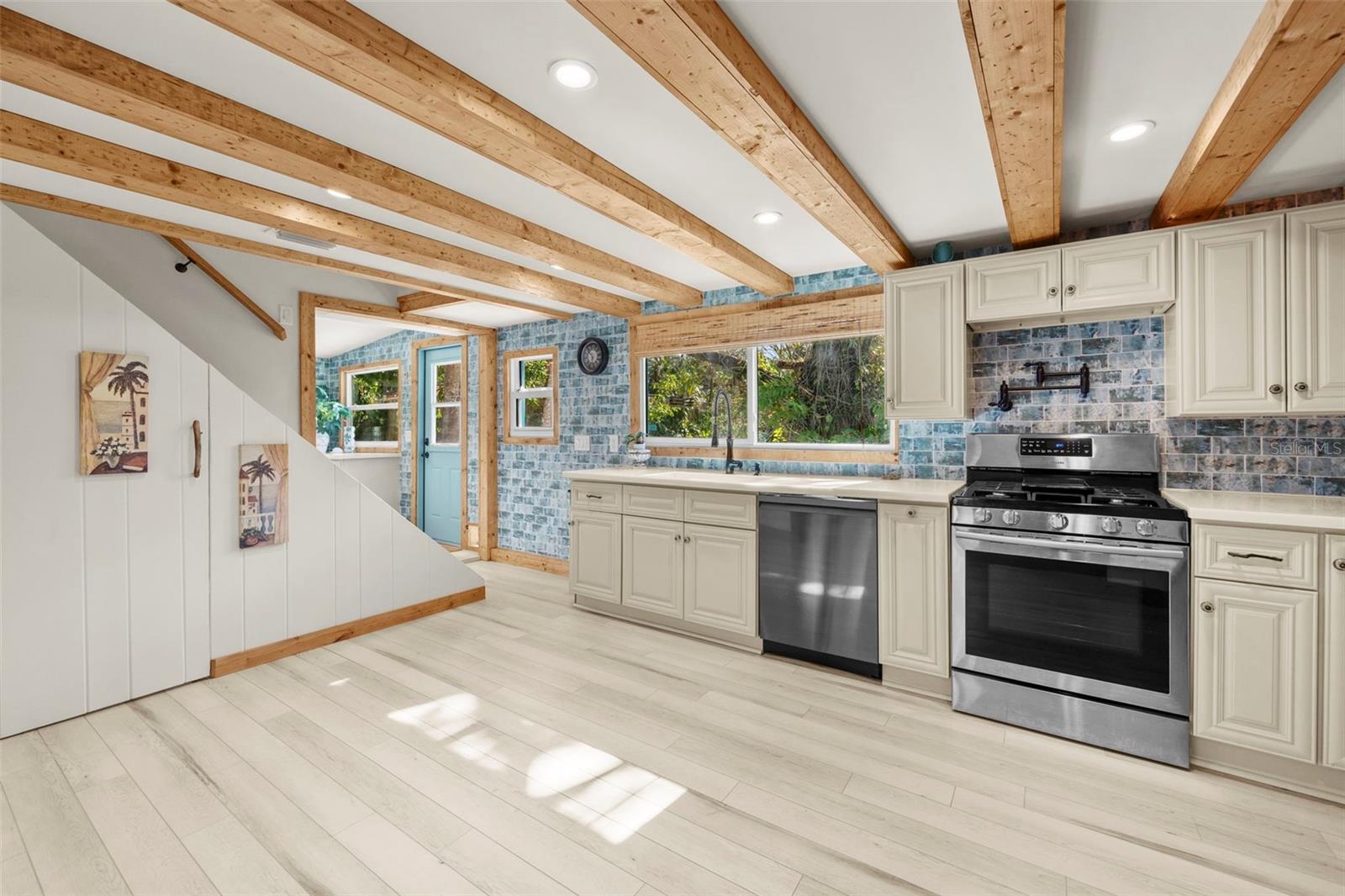 105 TUCKER AVE — photo 35
