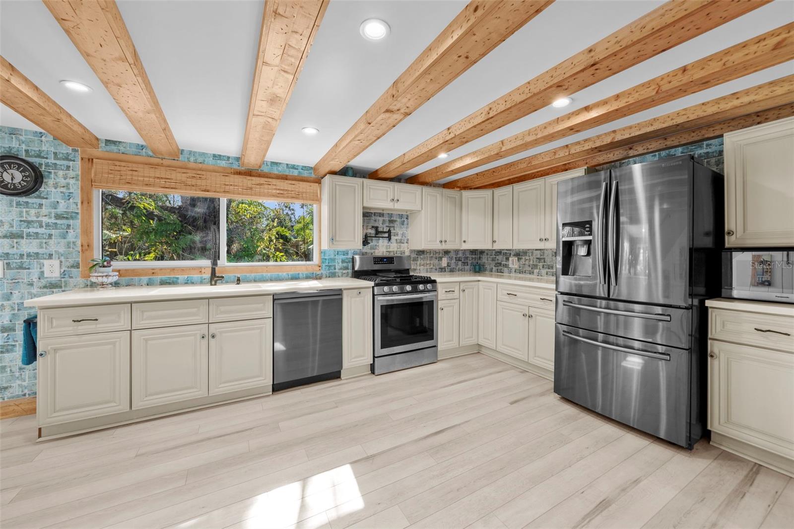 105 TUCKER AVE — photo 36