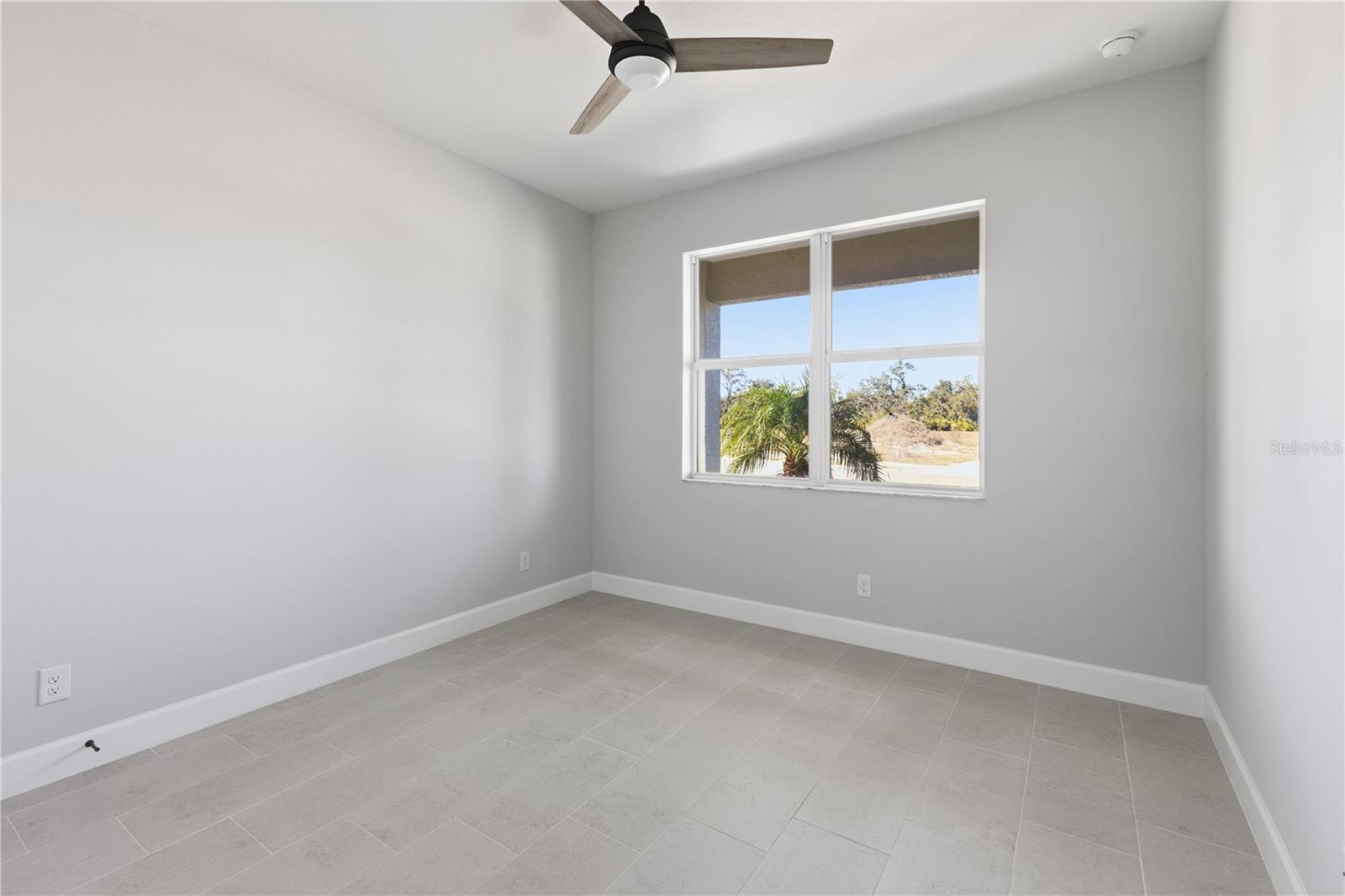 721 REDBUD CT — photo 23
