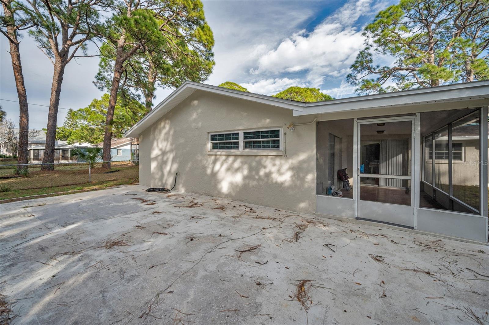817 RIVERSIDE DR — photo 28