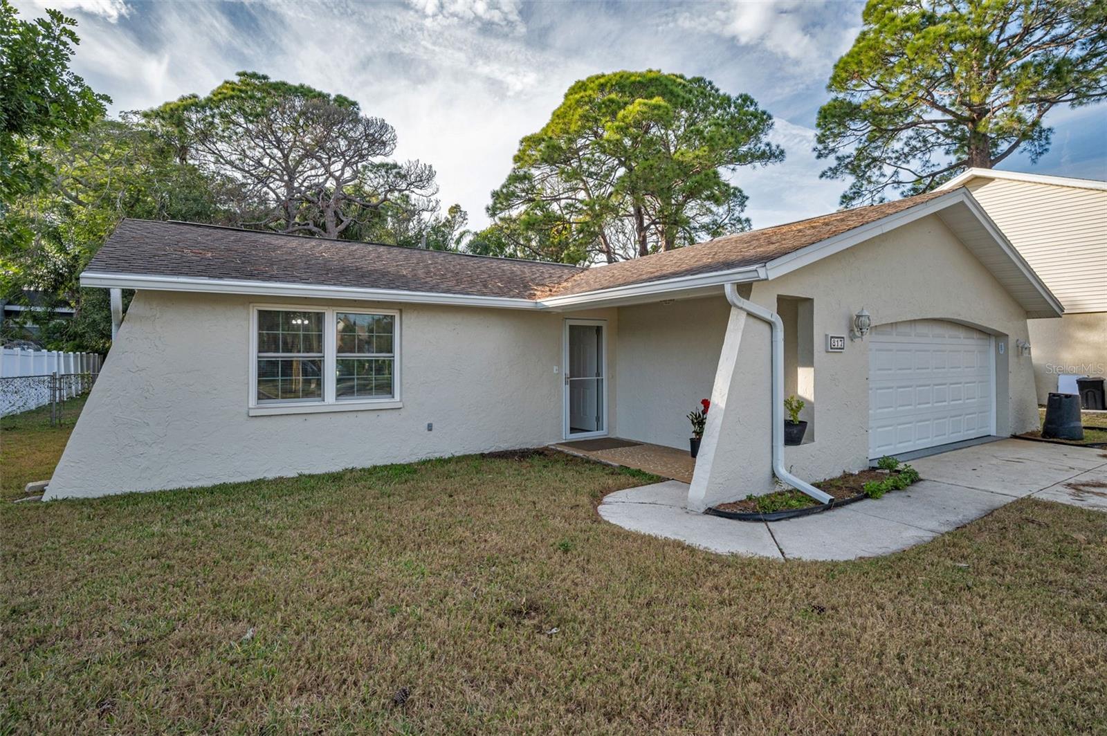 817 RIVERSIDE DR — photo 3