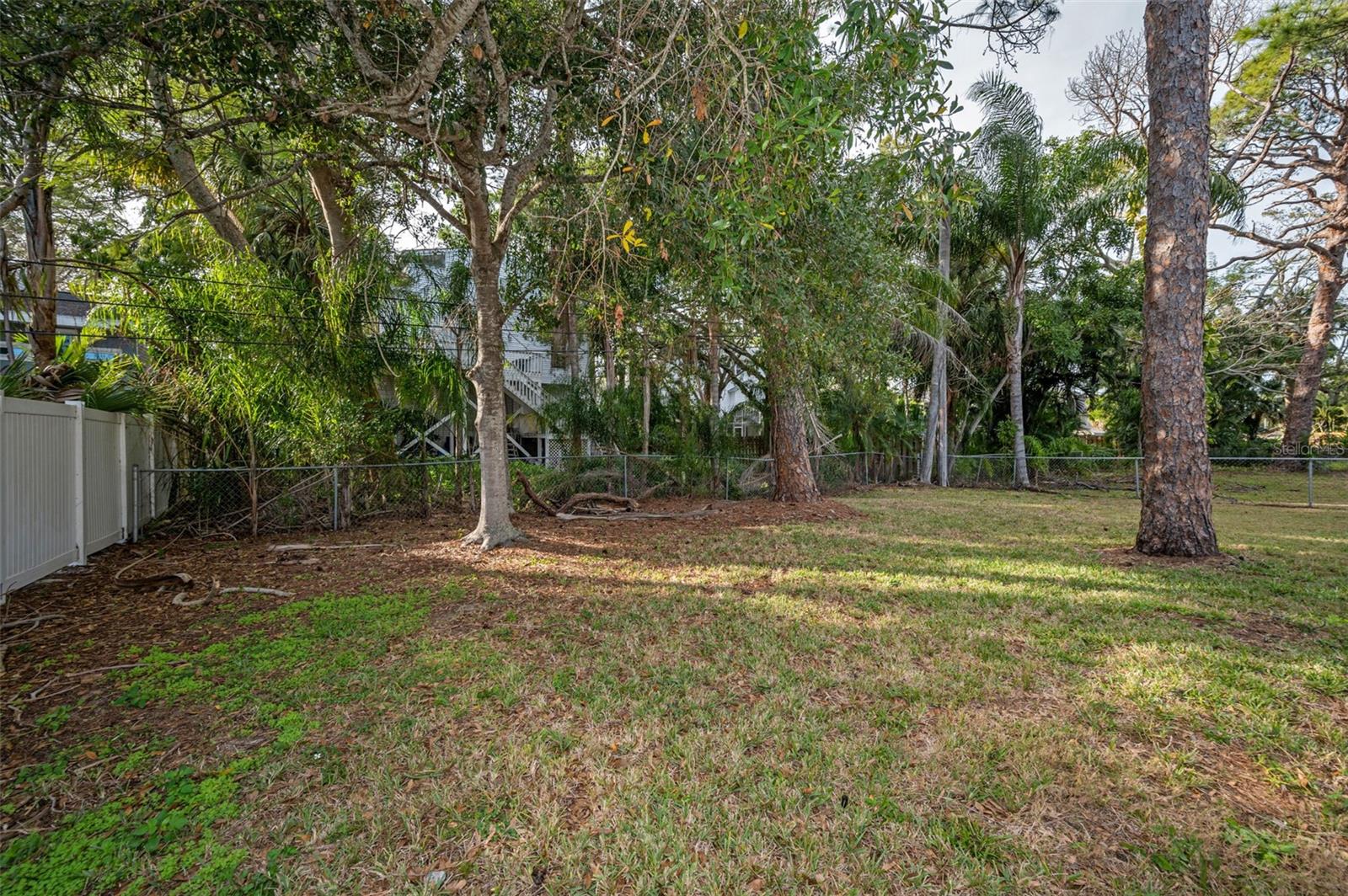 817 RIVERSIDE DR — photo 30