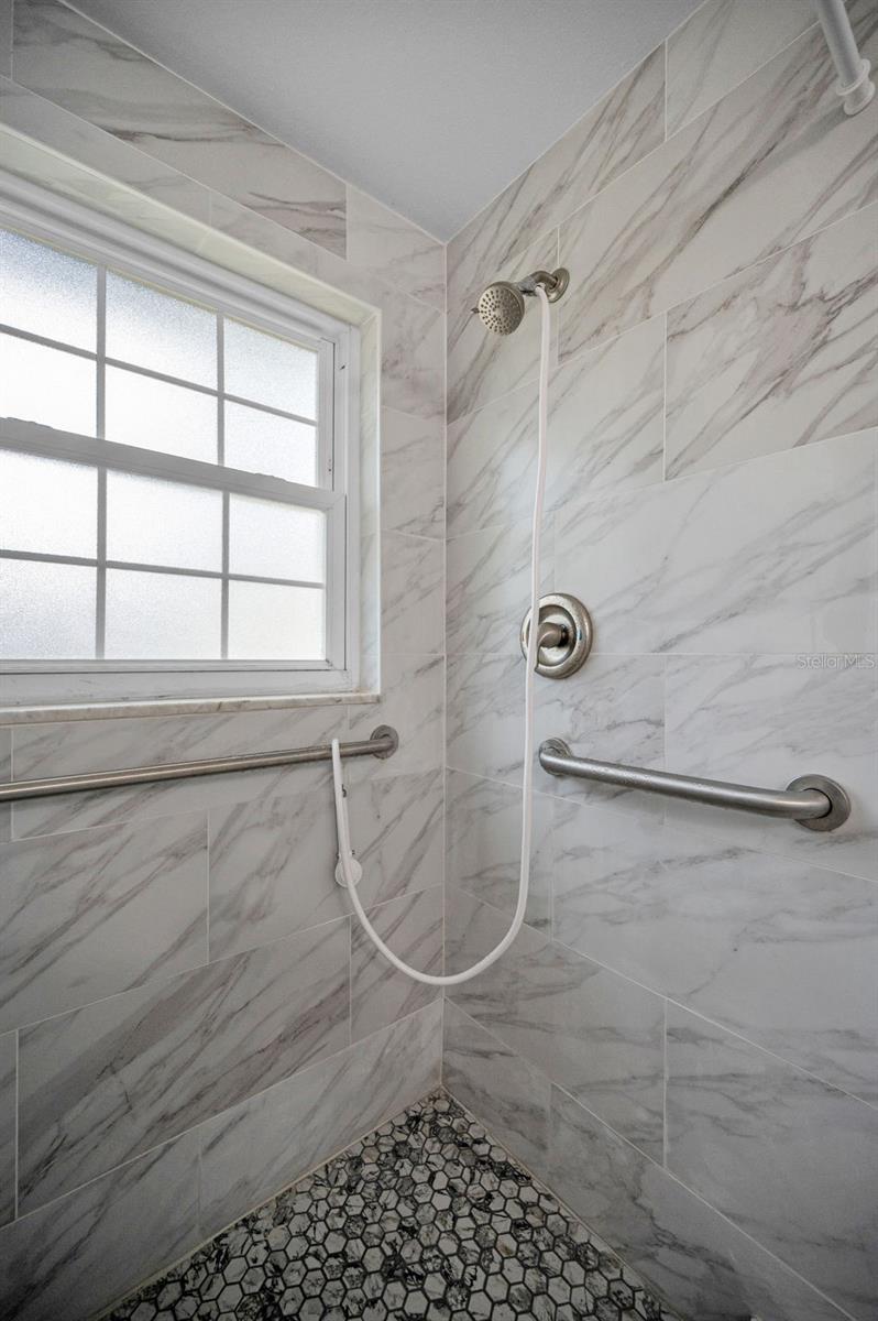 817 RIVERSIDE DR — photo 18