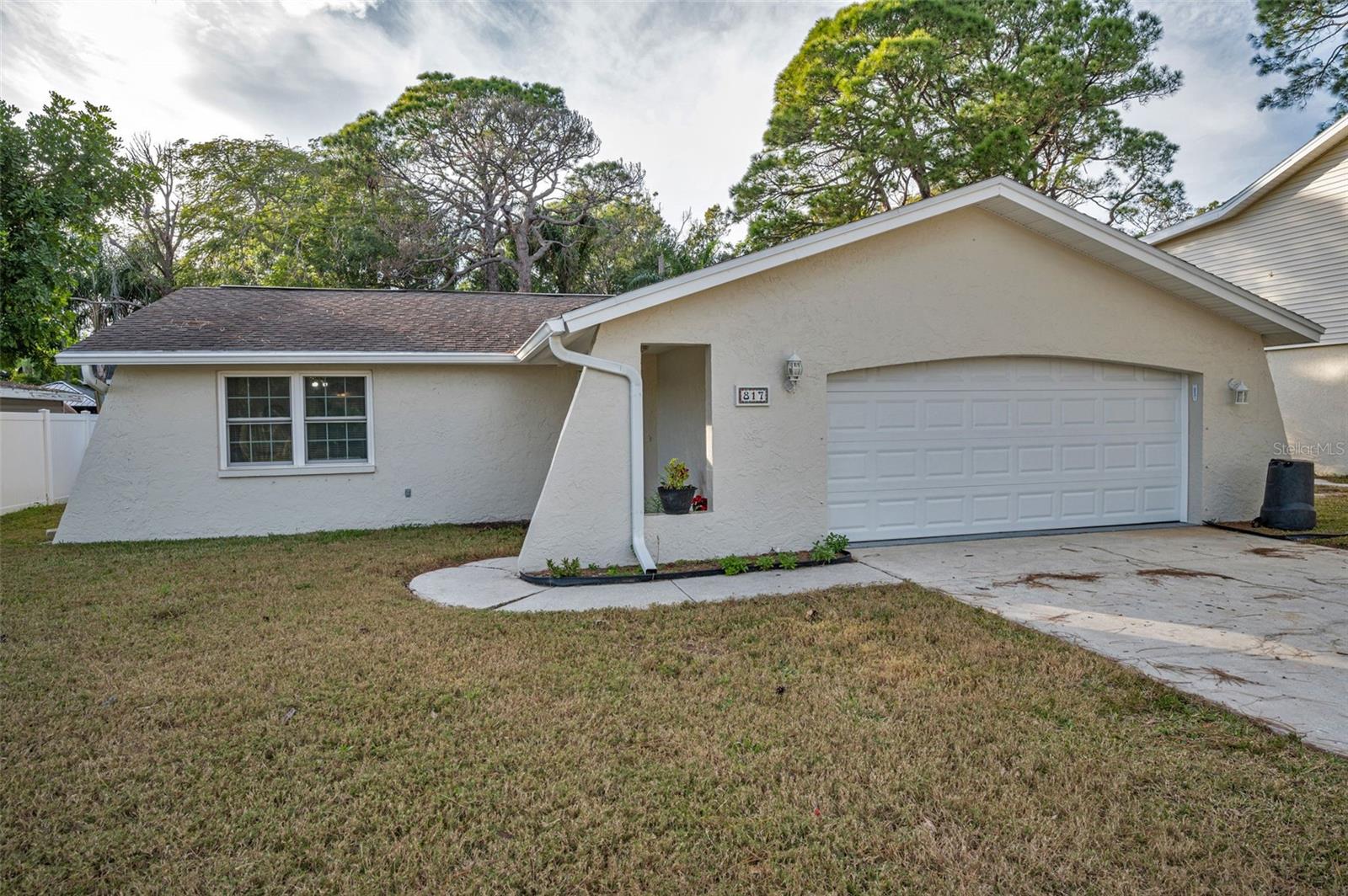 817 RIVERSIDE DR — photo 2