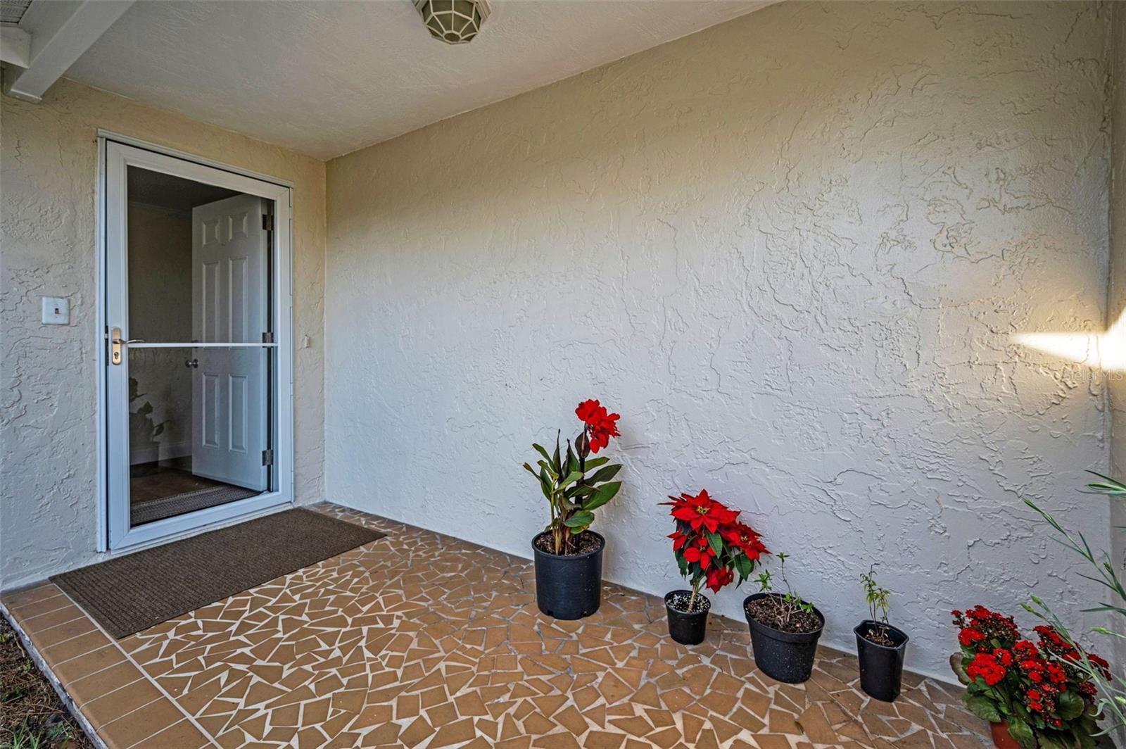 817 RIVERSIDE DR — photo 4