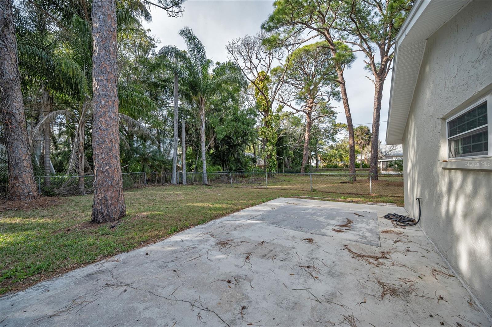 817 RIVERSIDE DR — photo 29