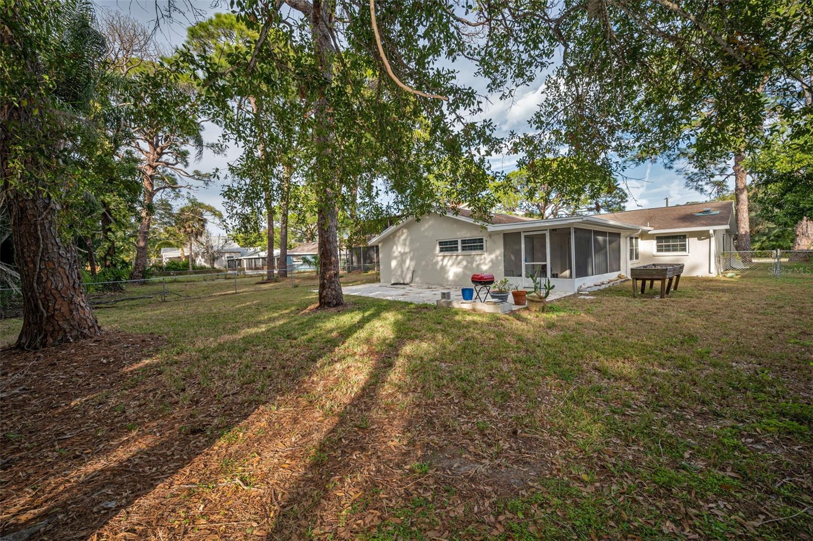 817 RIVERSIDE DR — photo 31