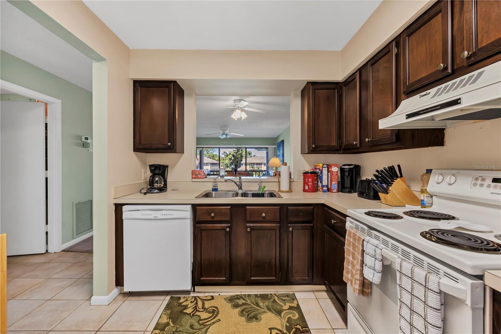 5205 LAKE VILLAGE DR #16 — photo 11