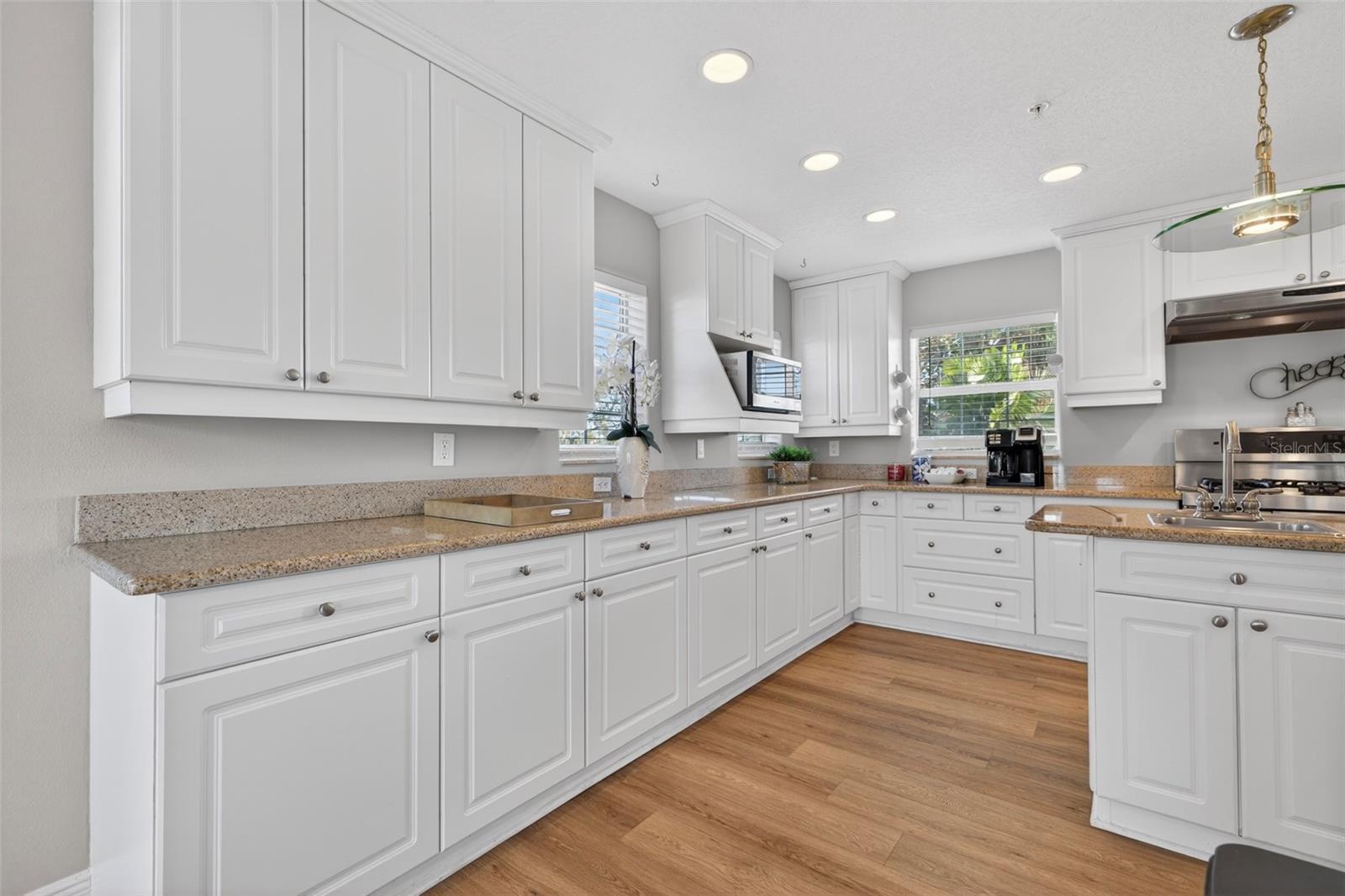 1902 ARROWHEAD DR NE — photo 9