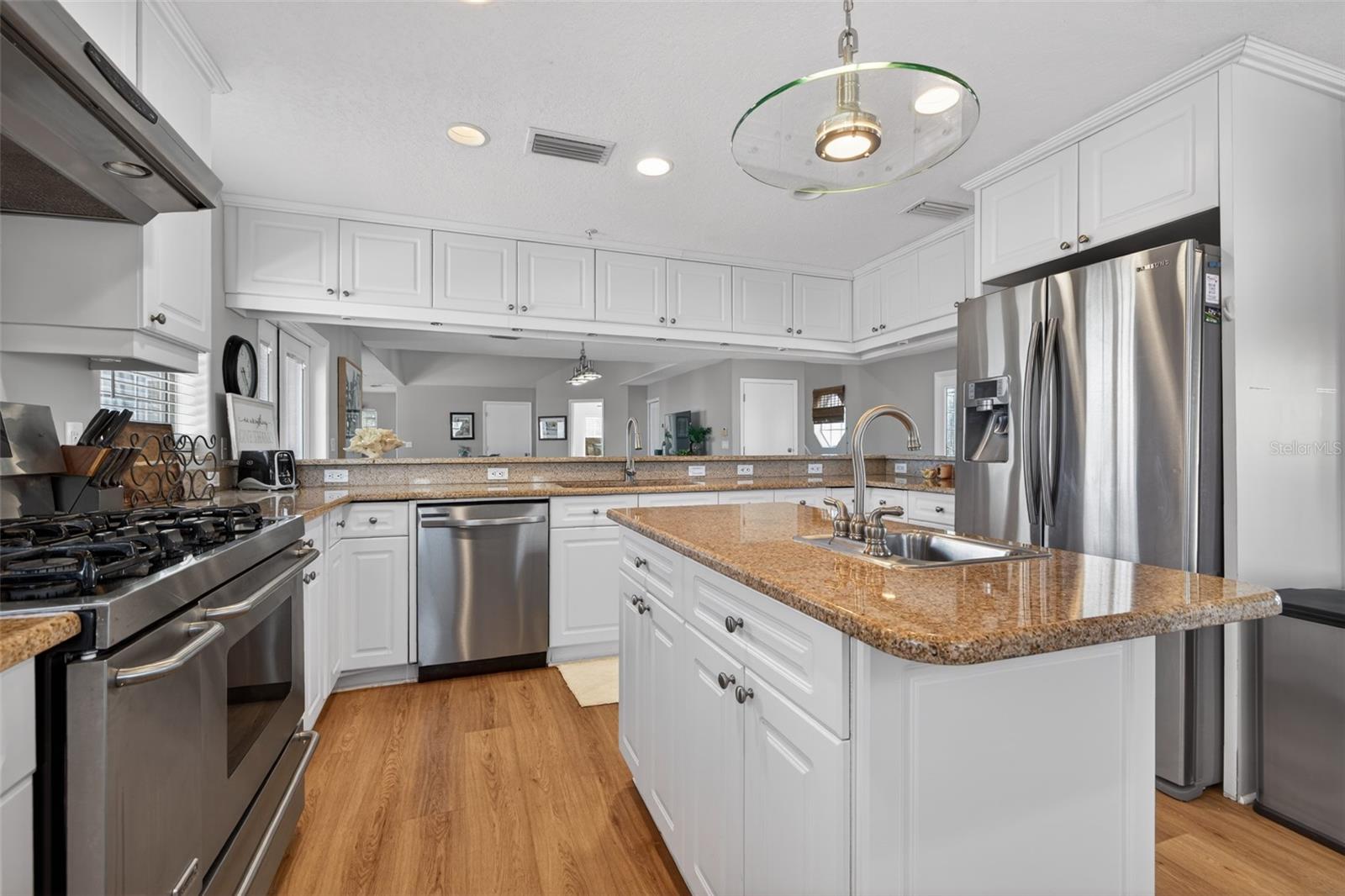 1902 ARROWHEAD DR NE — photo 11