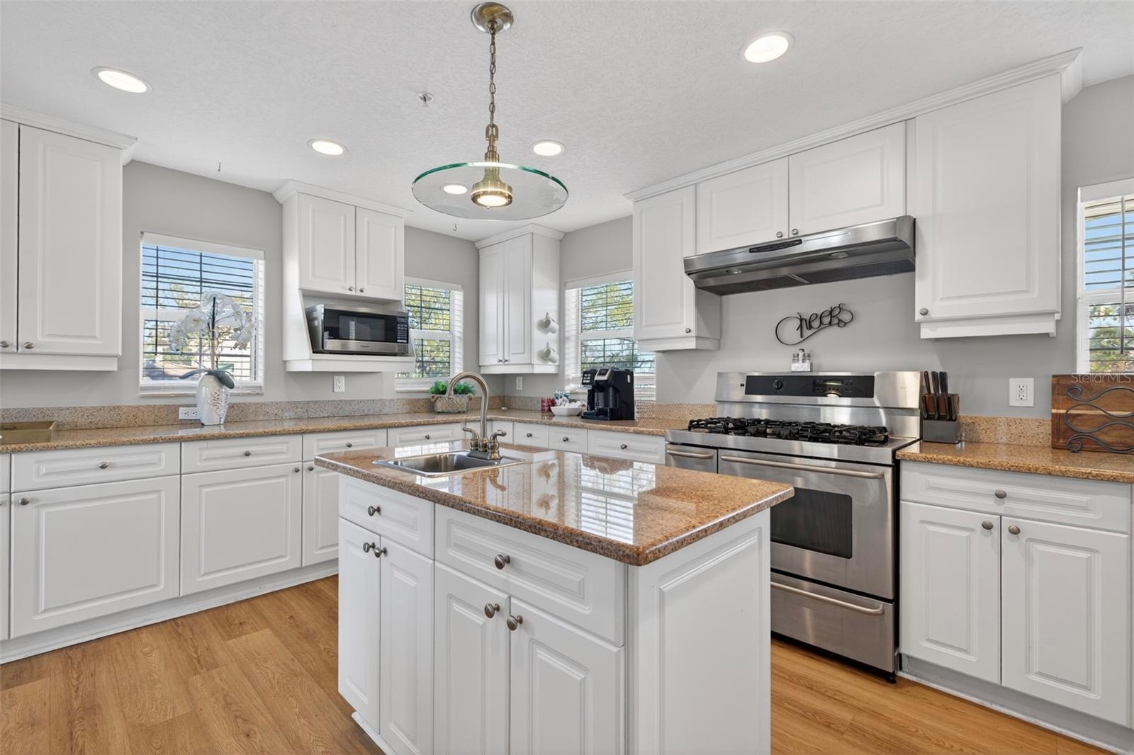 1902 ARROWHEAD DR NE — photo 13