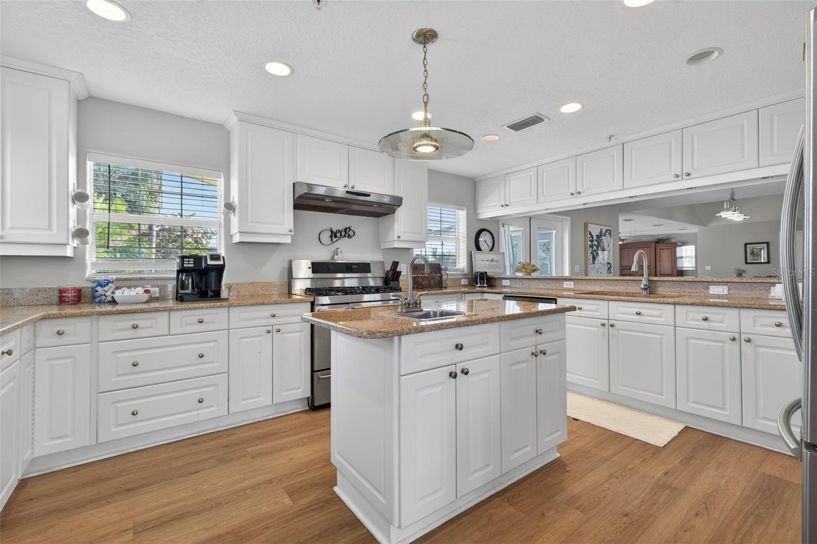 1902 ARROWHEAD DR NE — photo 10