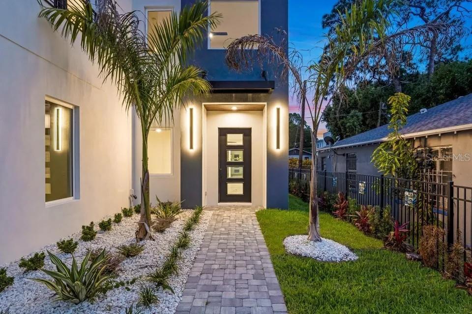 1156 COCOANUT AVE — photo 2