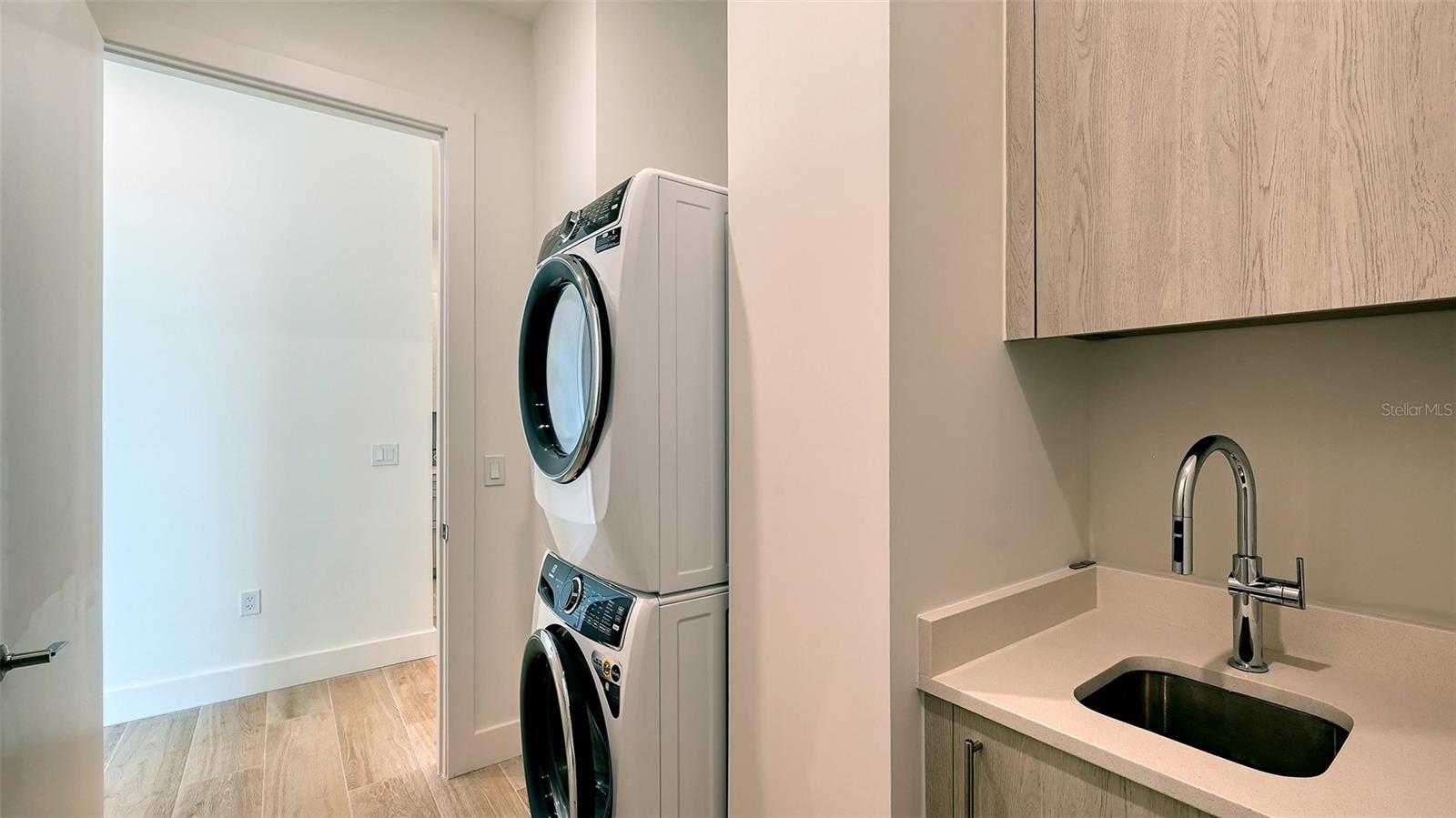 33 S PALM AVE #904 — photo 20