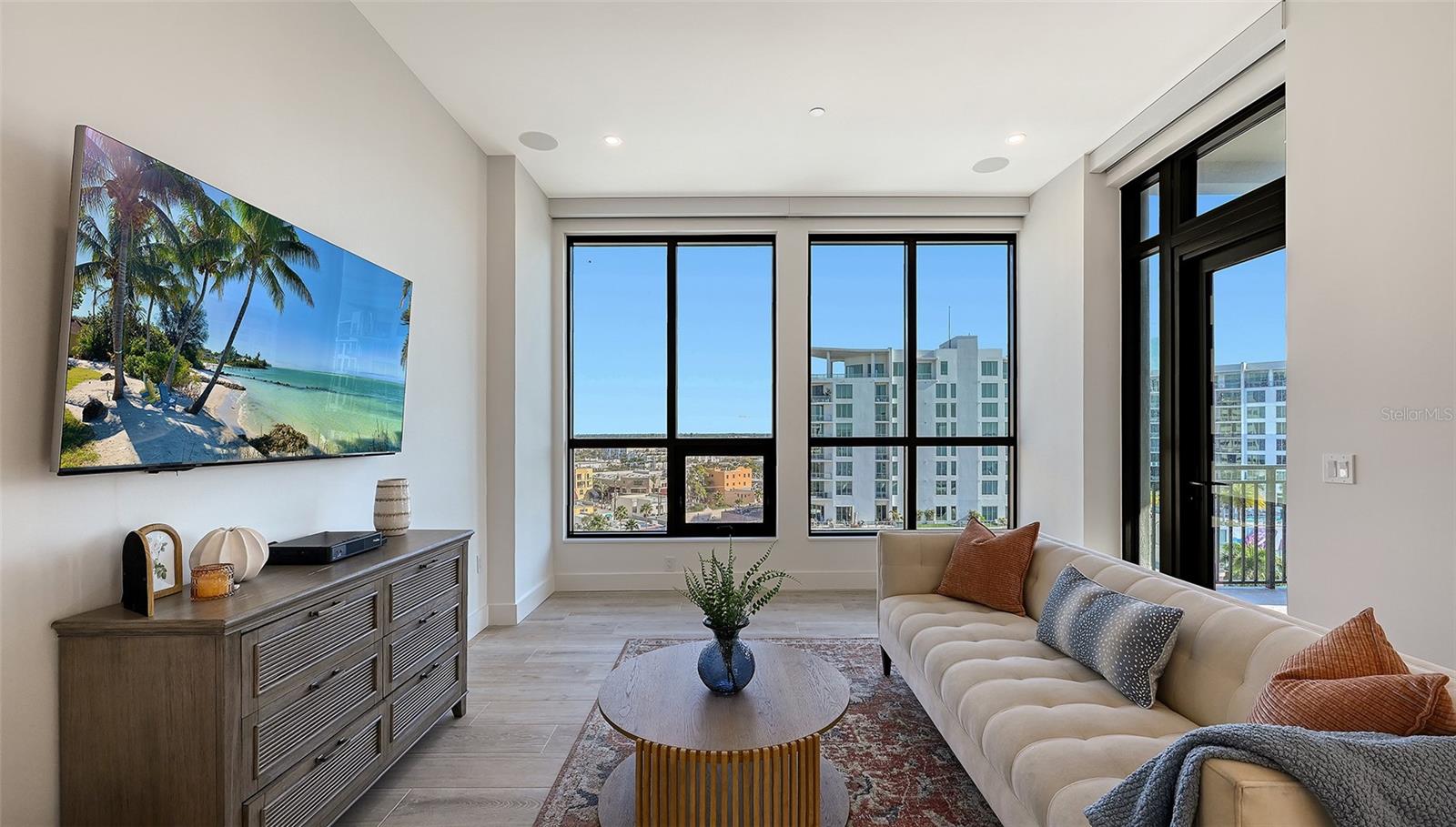 33 S PALM AVE #904 — photo 3