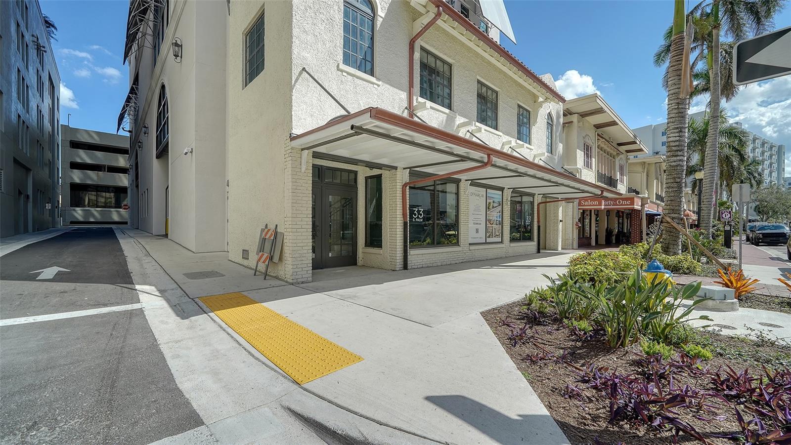 33 S PALM AVE #904 — photo 36