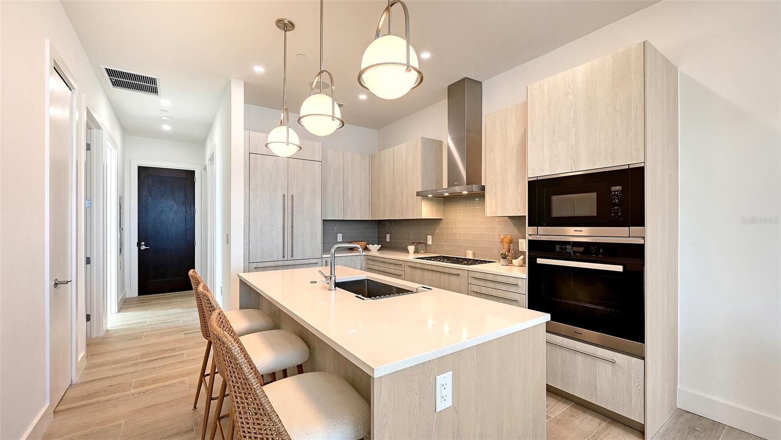 33 S PALM AVE #904 — photo 9