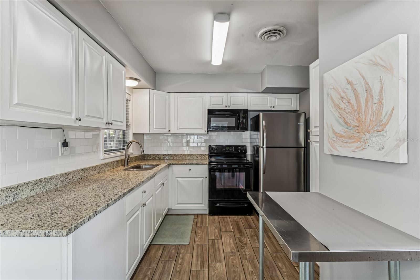 902 BELTREES ST — photo 12