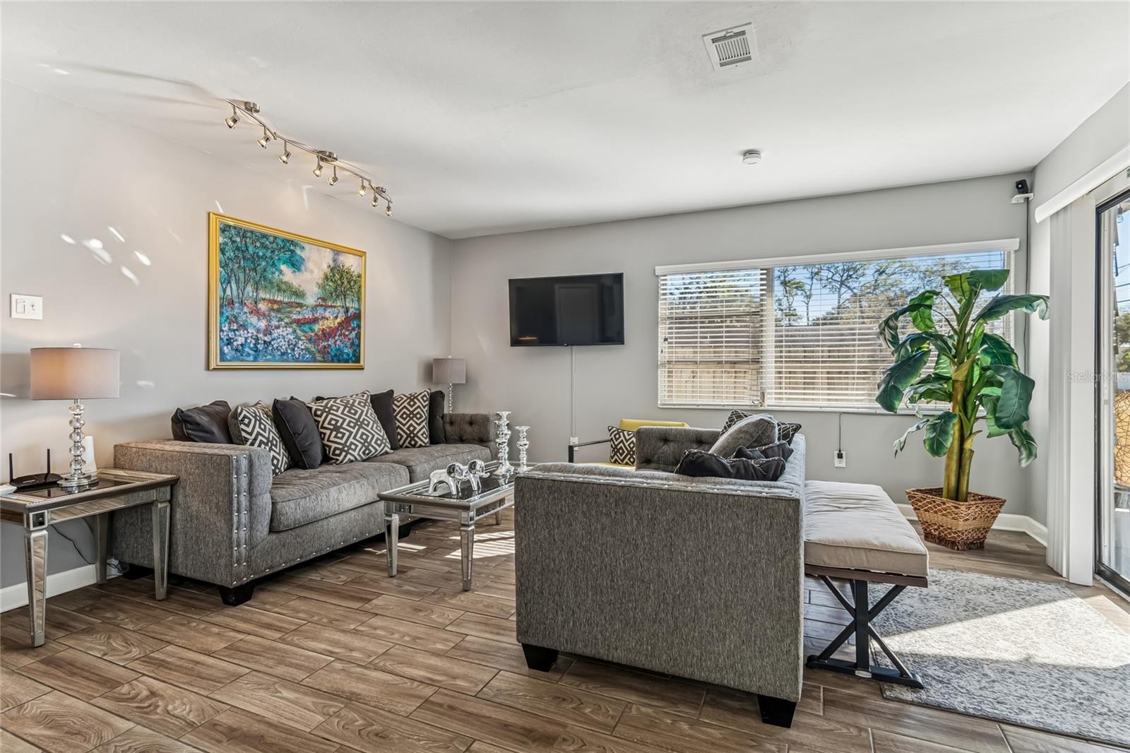 902 BELTREES ST — photo 4